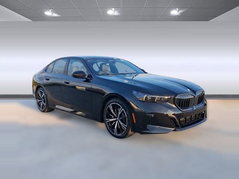 Used 2026 BMW 530i w/ M Sport Package RWD image 19