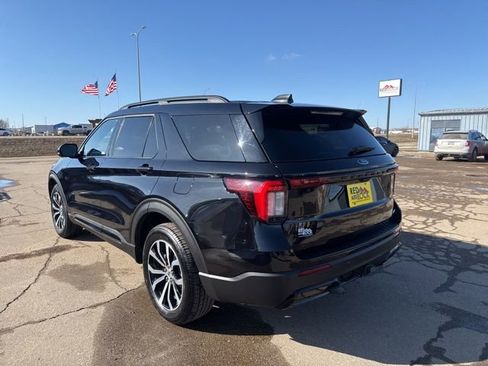 Used 2025 Ford Explorer ST-Line image 5