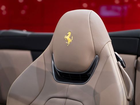 Certified 2022 Ferrari Portofino M image 6