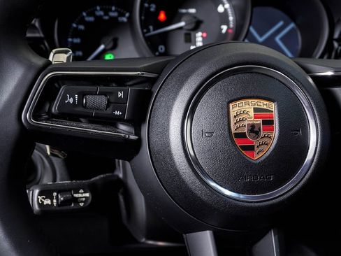 Certified 2025 Porsche Macan image 20