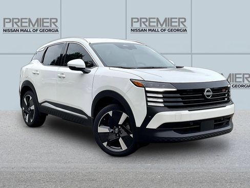 Certified 2025 Nissan Kicks SR FWD image 3