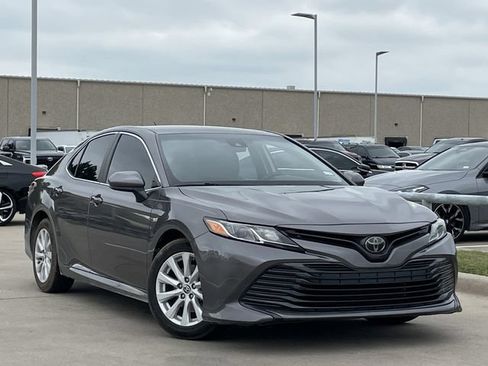 Used 2019 Toyota Camry LE FWD image 2