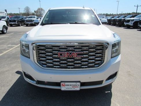 Certified 2020 GMC Yukon Denali w/ Denali Premium Package AWD/4WD image 5