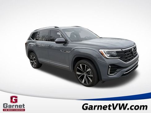 Certified 2025 Volkswagen Atlas SEL Premium R-Line image 8