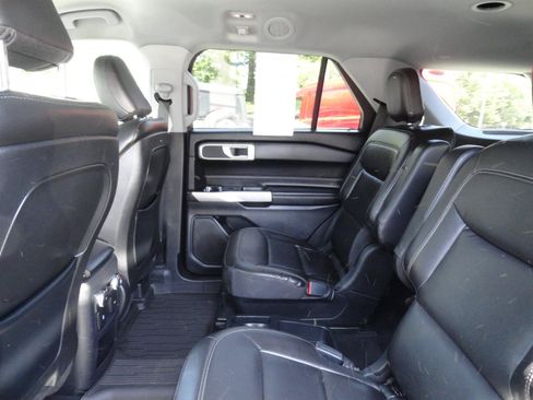 Certified 2020 Ford Explorer XLT w/ Equipment Group 202A AWD/4WD image 19