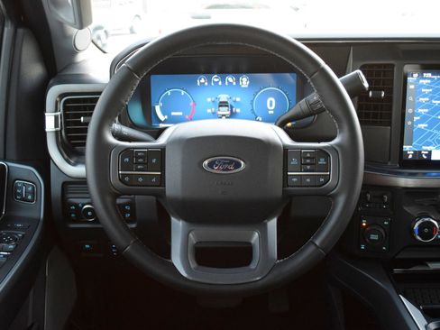 Used 2025 Ford F250 Lariat w/ Black Appearance Package image 8