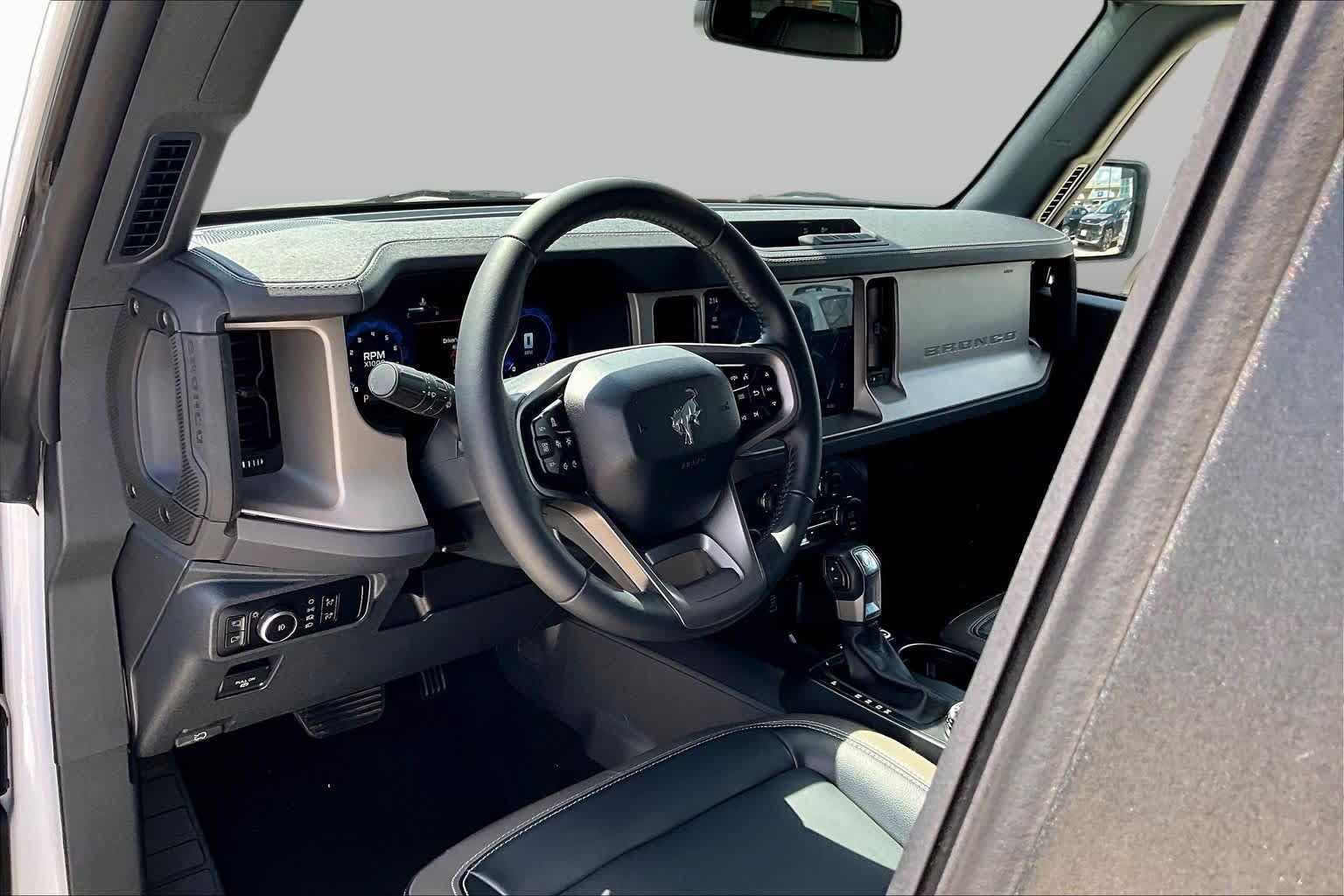 Used 2025 Ford Bronco Outer Banks AWD/4WD image 16