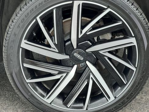 Used 2025 Lincoln Aviator Reserve w/ Equipment Group 201A AWD/4WD image 10