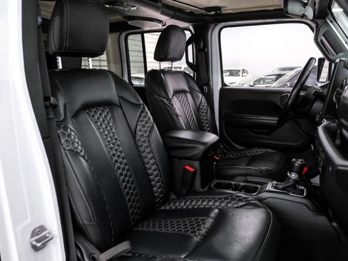 Used 2020 Jeep Wrangler Unlimited Sport image 31