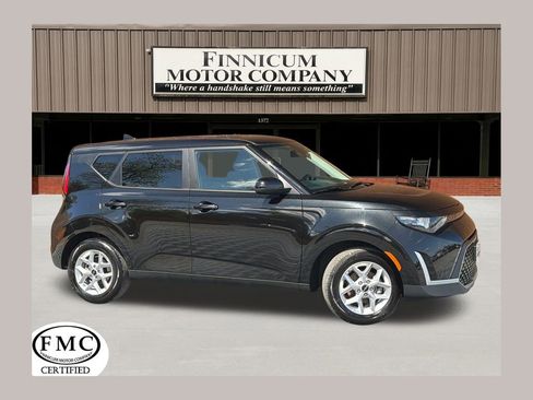 Used 2025 Kia Soul LX FWD image 1