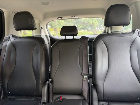 Used 2022 Kia Carnival EX FWD image 20