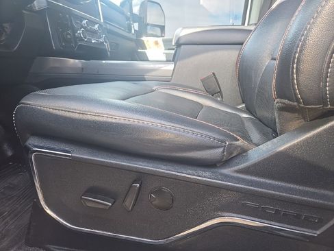 Used 2024 Ford F250 Lariat w/ FX4 Off-Road Package image 5