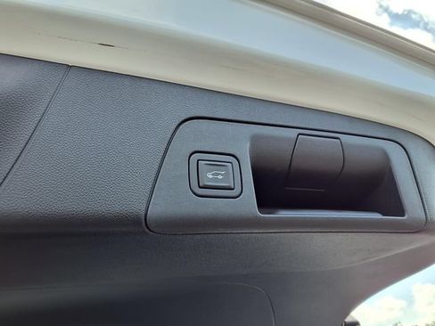 Used 2023 Buick Envision Essence FWD image 76