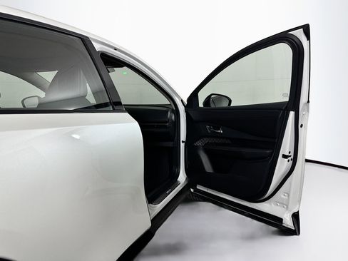 Used 2024 Nissan Ariya AWD image 34