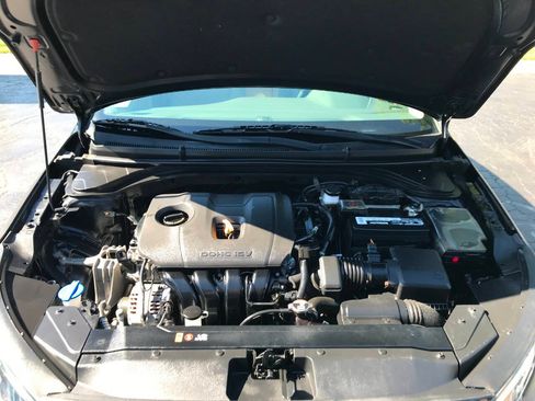 Used 2020 Hyundai Elantra Value Edition FWD image 8
