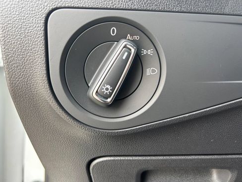 Certified 2023 Volkswagen Tiguan SE FWD image 18