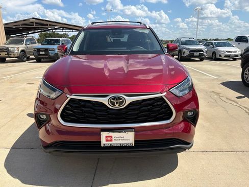 Certified 2026 Toyota Highlander XLE AWD/4WD image 2