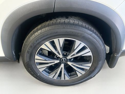 Used 2023 Nissan Rogue SV FWD image 11