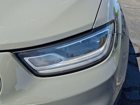 Used 2023 Chrysler Pacifica Touring-L FWD image 9