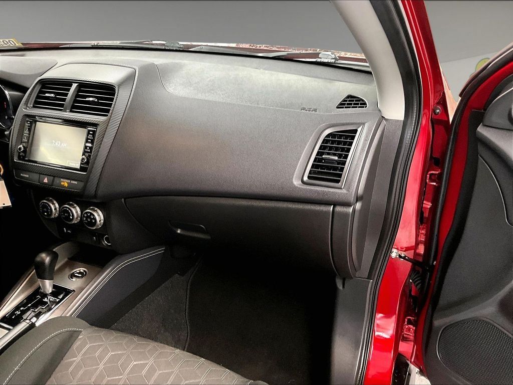 Used 2024 Mitsubishi Outlander Sport ES AWD/4WD image 13