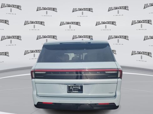 New 2026 Lincoln Navigator Reserve AWD/4WD image 4