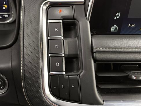 Used 2024 Chevrolet Suburban Premier image 22