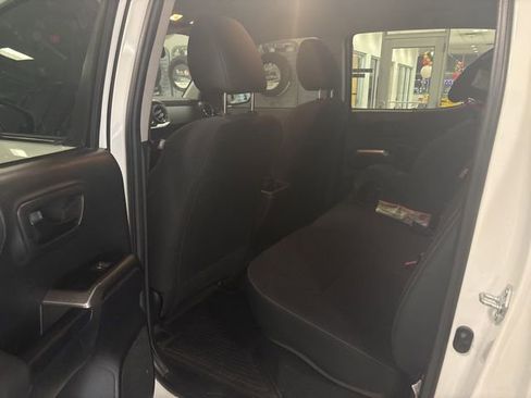Used 2022 Toyota Tacoma 4x4 Double Cab image 7