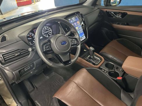 Used 2025 Subaru Forester Touring w/ Popular Package - Touring AWD/4WD image 19