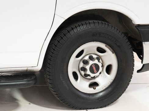 Used 2017 GMC Savana 2500 image 27