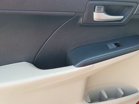 Used 2014 Toyota Camry LE FWD image 16