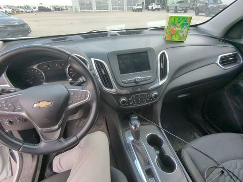 Used 2020 Chevrolet Equinox LT FWD image 22
