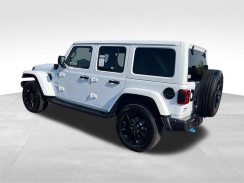 Used 2024 Jeep Wrangler Unlimited Sahara w/ Safety Group AWD/4WD image 3