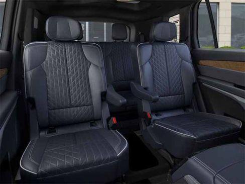 New 2026 Cadillac Vistiq Premium Luxury w/ LPO, Floor Liner Package image 18