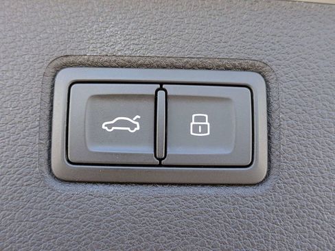 Used 2023 Bentley Bentayga Extended Wheelbase AWD/4WD image 12