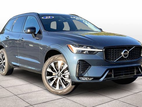 Used 2025 Volvo XC60 B5 Core w/ Protection Package Premier image 2