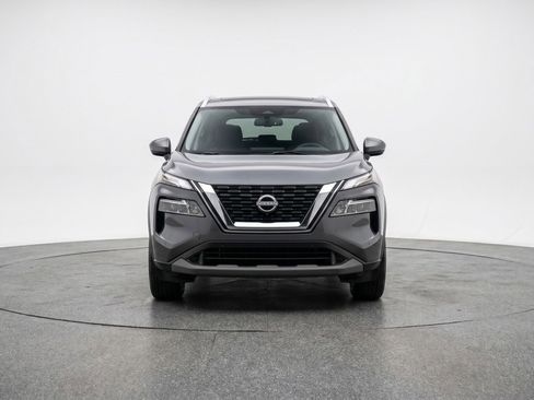 Used 2025 Nissan Rogue SV FWD image 2
