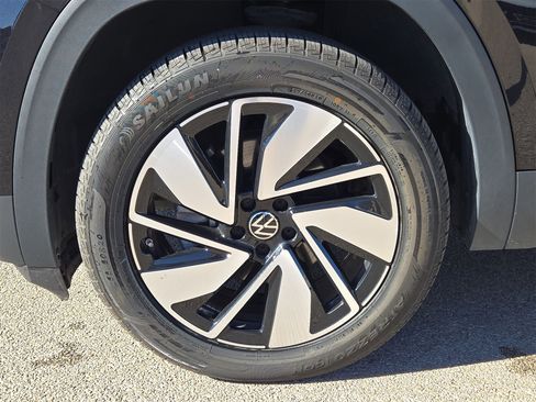 Used 2024 Volkswagen Atlas SE image 11