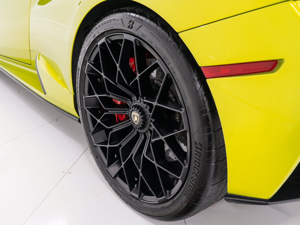 Used 2023 Lamborghini Huracan STO RWD image 39