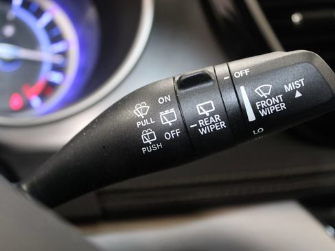 Used 2023 Chrysler Pacifica Touring-L FWD image 30