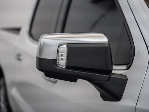 Used 2025 Chevrolet Silverado 1500 High Country AWD/4WD image 18