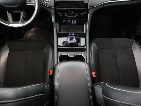 Used 2023 Jeep Grand Cherokee Altitude image 16