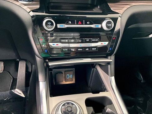 Used 2023 Ford Explorer Limited image 32