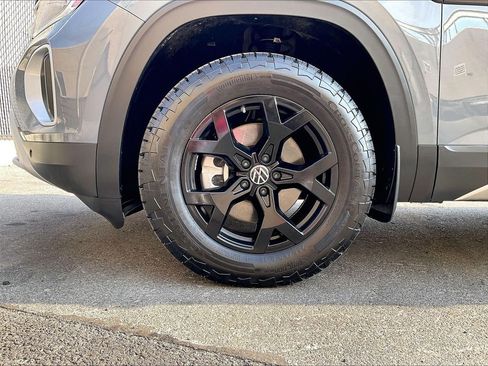Used 2024 Volkswagen Atlas Peak Edition SE AWD/4WD image 7