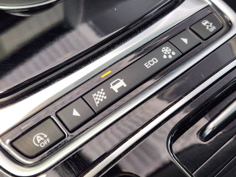 Used 2019 Jaguar F-PACE Premium image 28