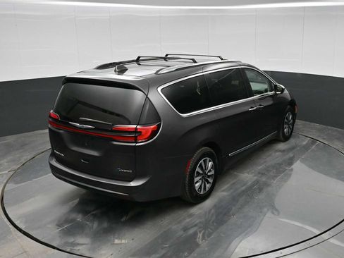Used 2021 Chrysler Pacifica Limited w/ Uconnect Theater Family Group image 27