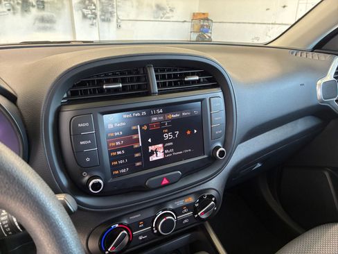 Used 2025 Kia Soul LX w/ LX Technology Package image 20