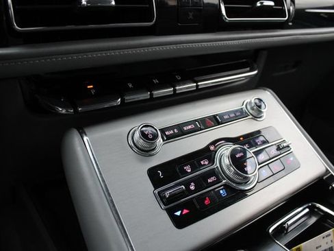 Used 2020 Lincoln Aviator Reserve w/ Elements Package Plus AWD/4WD image 16