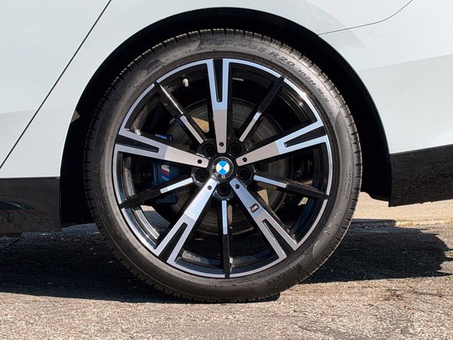 Certified 2026 BMW 540i xDrive w/ M Sport Package AWD/4WD image 4
