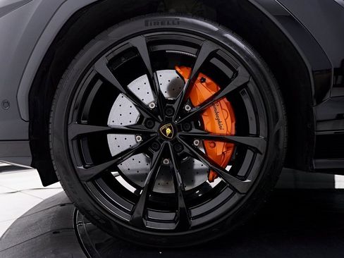 Used 2022 Lamborghini Urus image 3