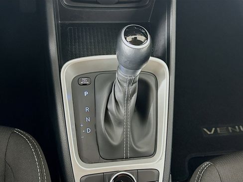 Used 2024 Hyundai Venue SEL image 24